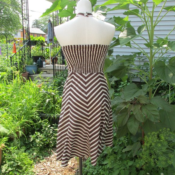 Retro 70s Style Halter Dress - Picture 3 of 4